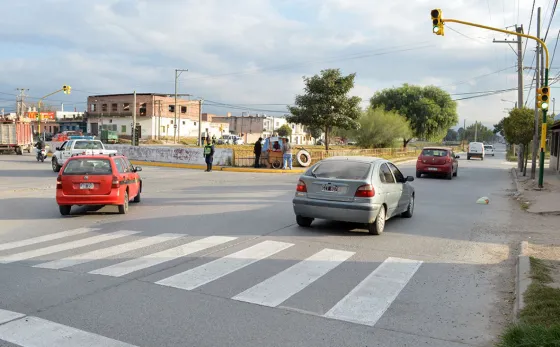 Ya funciona el nuevo semáforo del puente Las Bumbunas