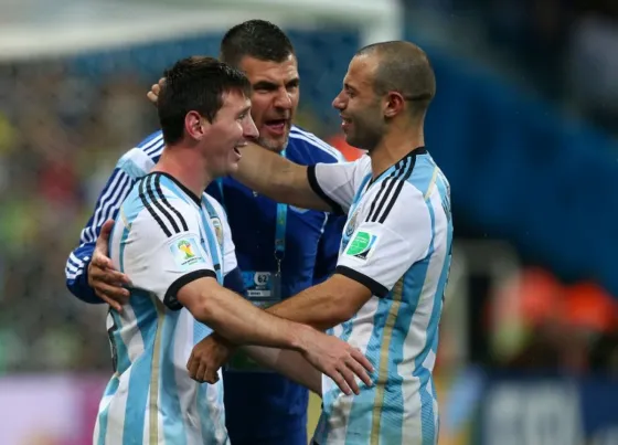Mirá la tierna foto de Messi con el hijo de Mascherano