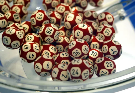 Hombre con suerte: Ganó dos veces la loteria en 18 meses