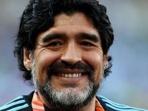 Maradona salió bailando un ballenato para festejar su buena salud. VIDEO