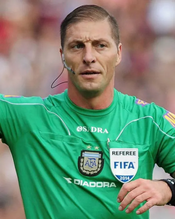 Un Orgullo: Árbitro argentino dirigirá el partido inaugural del Mundial