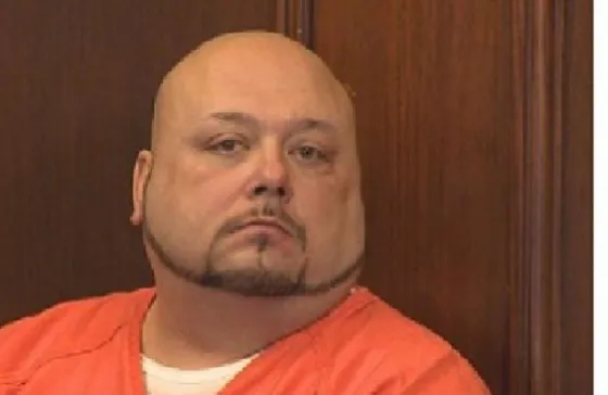 Violador de menores se suicida en tribunales. El video