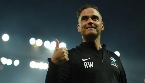 Robbie Williams cantó en la inauguración del Mundial