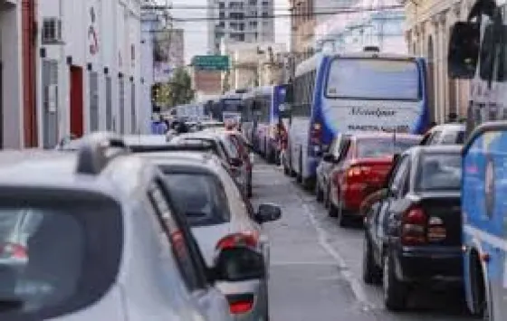 Colectivos retomarán sus recorridos habituales