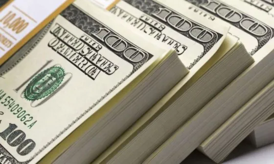 Economista explica por qué sube el dólar