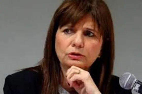 Indignada, Bullrich pidió la expulsión de otro hincha argentino que "se pasó de vivo" en Rusia