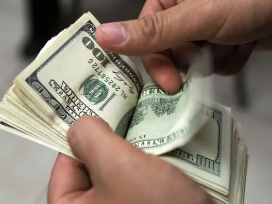 El dólar cerró en el precio más bajo desde hace 10 días