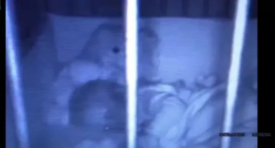¡Terrorífico! un oso de peluche cobra vida. Video