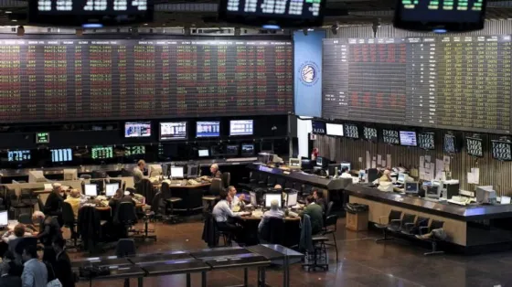 La bolsa argentina cae casi un 10 % y se dispara el riesgo país
