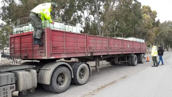 Último momento: Descubrieron un camión que traficaba ácido clorhídrico