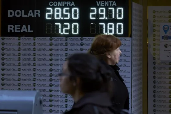 El Gobierno anunciará medidas por la suba del dólar