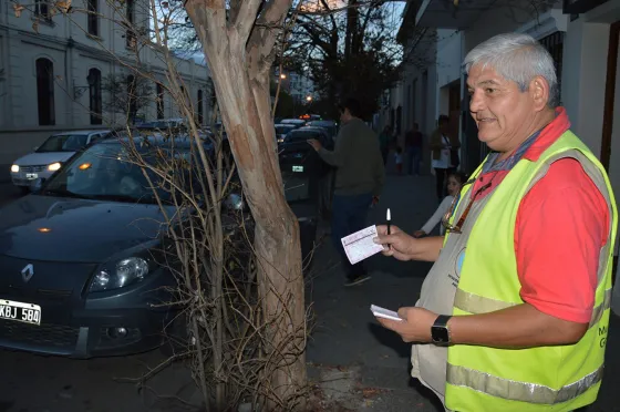 Estacionamiento medido: se debe pagar el ticket por adelantado