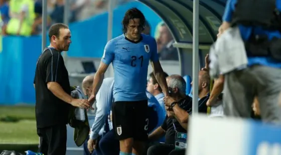 Preocupación en Uruguay: Cavani no podrá jugar contra Francia