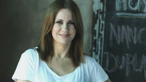 Nancy Dupláa sorprendió actuando con el pañuelo del aborto