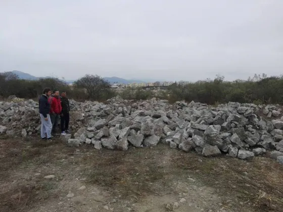Concejal responsabilizó al municipio de Salta por los escombros desechados en Vaqueros ¿Qué dijo Sáenz?