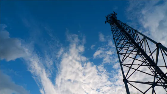 Especialista alerta sobre la falta de control en la instalación de antenas telefónicas