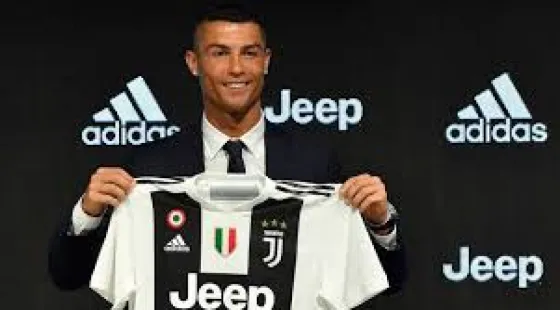 Ronaldomanía con las camisetas y los abonos en la Juventus