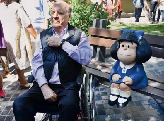 Quino pidió que le saquen el pañuelo celeste a Mafalda:” No la he autorizado, no refleja mi posición"