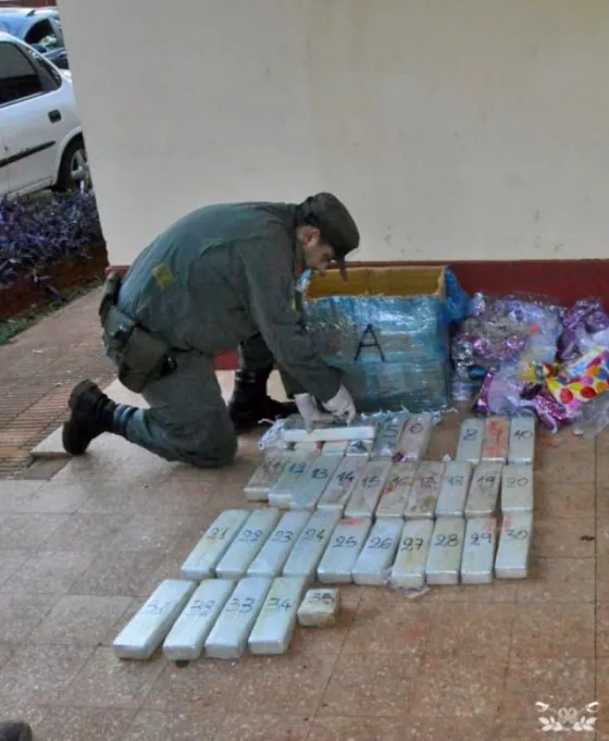 Escondió 52 kilos de marihuana en juguetes