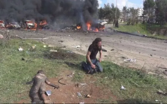 Siria: Un fotógrafo rompió en llanto al no poder salvar a un niño