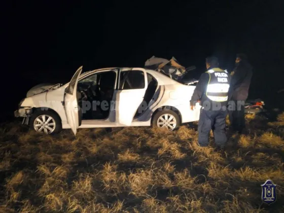 Falleció un hombre tras colisionar su auto contra dos caballos