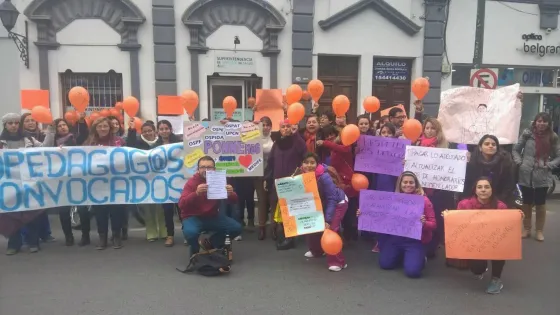 Psicopedagogos de Salta: Obras sociales no les pagan hace un año
