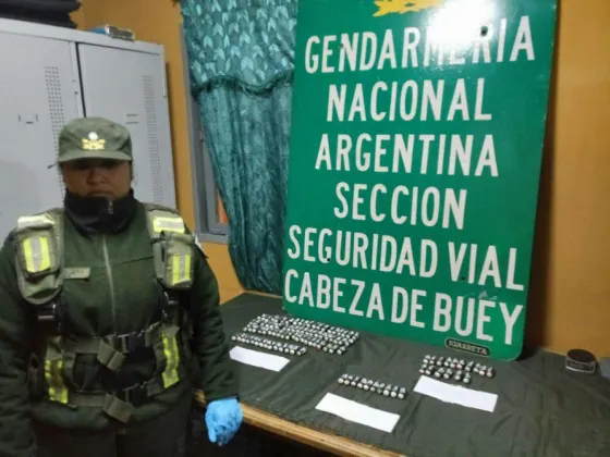 Tenía 100 cápsulas con cocaína en su ropa