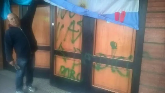 Un colegio católico amaneció con pintadas proaborto