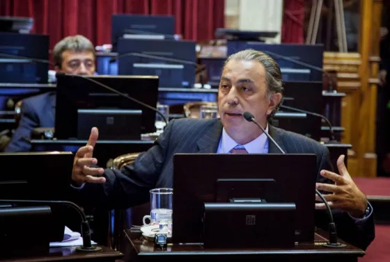 Juntan firmas para pedir la renuncia del senador Rodolfo Urtubey