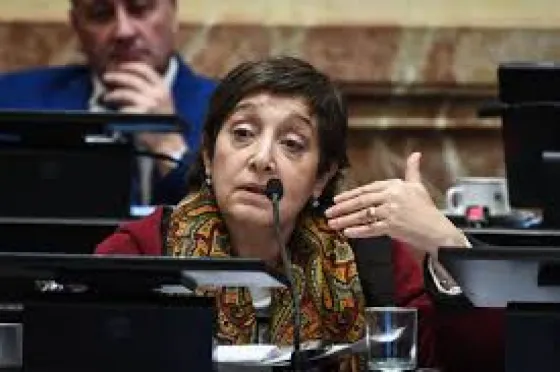 Senadora dijo que no se aceptan chicos en adopción porque “son negritos”