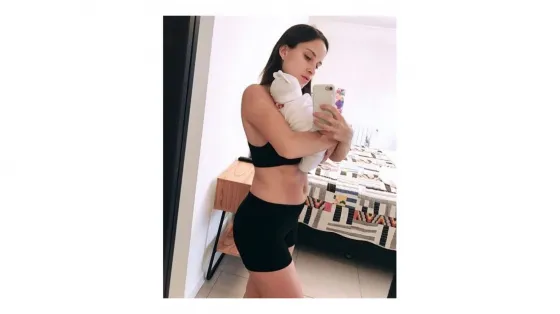 Camila Cavallo posó desnuda con su pequeña hija
