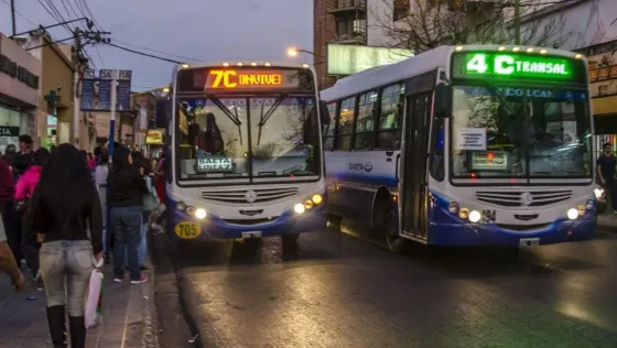 Remiseros levantaron la protesta y liberaron la avenida San Martín