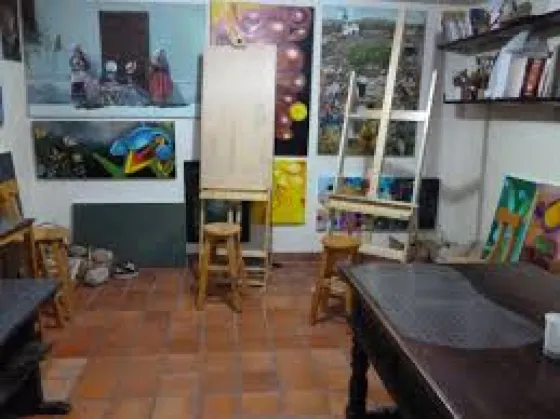 Se dictan diferentes talleres artísticos en los barrios