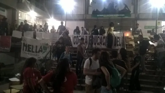 Más de 100 estudiantes toman el rectorado de la UNSa