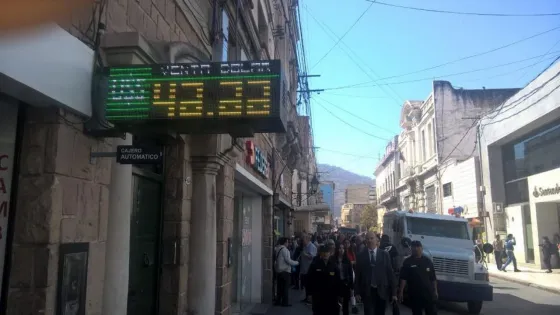 ¡TREMENDO! El dólar supera los $42 en Salta y bancos suspenden la entrega de divisas