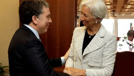 El Gobierno negocia con el FMI el adelanto de dólares