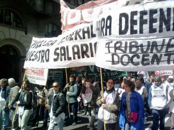 En Salta conmemoraron el Día del Maestro con una protesta