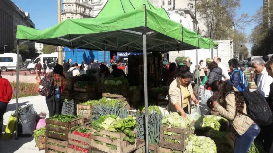 Por la crisis, productores remataron frutas y verduras a $10 el kilo