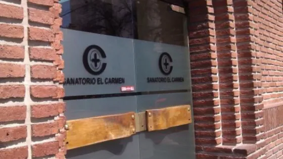 Hace dos años que empleados del Sanatorio El Carmen reclaman por mejoras laborales