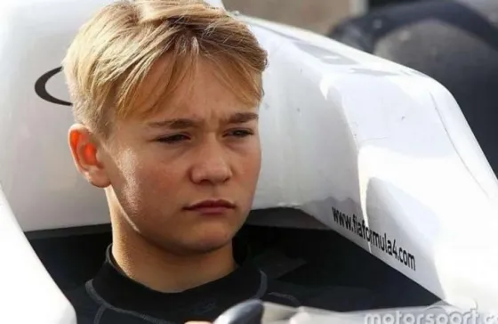 Piloto de 17 años, perdió las piernas en este espantoso accidente. Video