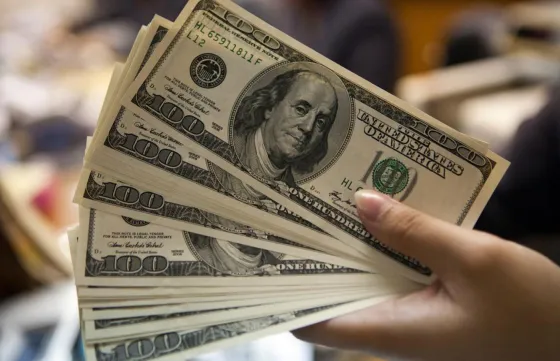 El dólar abre estable por cuarto día consecutivo