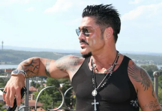 La tumba de Ricardo Fort está olvidada. Mirá