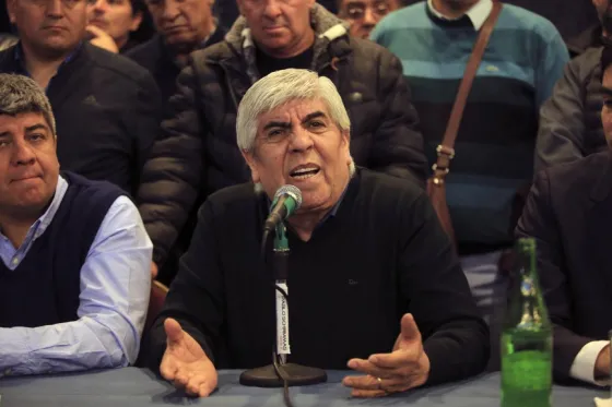Hugo Moyano pidió reabrir las paritarias de Camioneros y amenazó con un paro