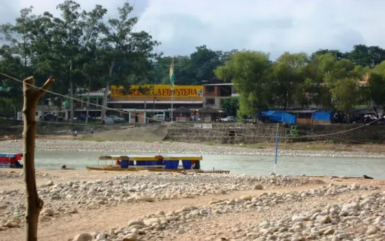 Puerto chalanas en Aguas Blancas