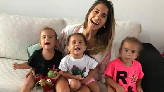 La primera foto de Cinthia Fernández con sus hijas y su novio