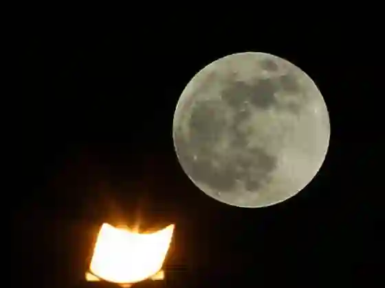 China construye una luna artificial