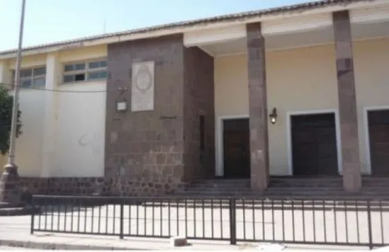 Tremendo: A juicio por agredir a docentes que desaprobaron a su hija