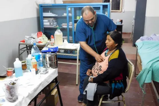 Intensifican los controles sanitarios para las familias de Apolinario Saravia evacuadas