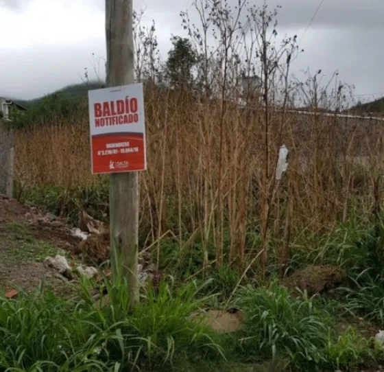 Las multas por baldíos abandonados alcanzan los 7 mil pesos