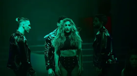 Impactante coreografía de Jimena Barón sobre la violencia de género